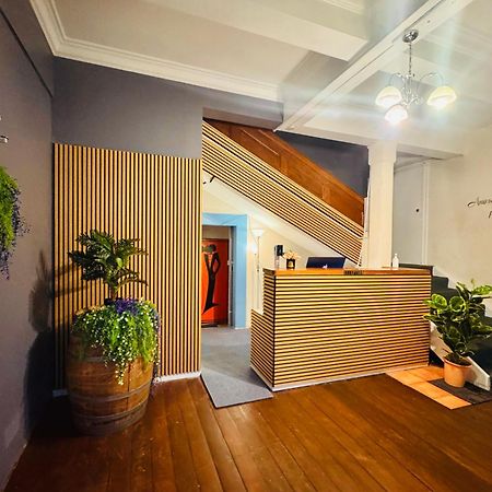 Crashpalace Backpackers เนเปียร์ ภายนอก รูปภาพ