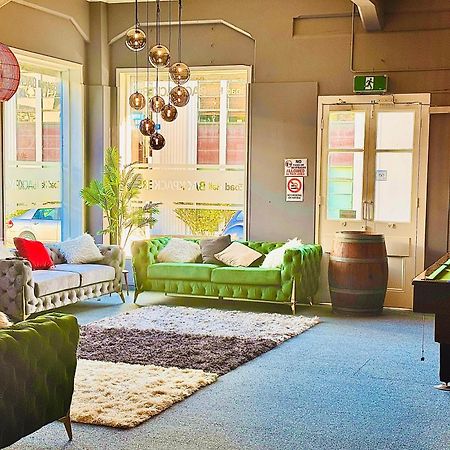 Crashpalace Backpackers เนเปียร์ ภายนอก รูปภาพ