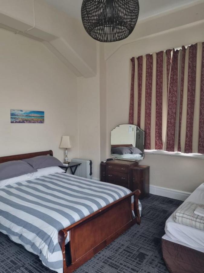 Crashpalace Backpackers เนเปียร์ ภายนอก รูปภาพ
