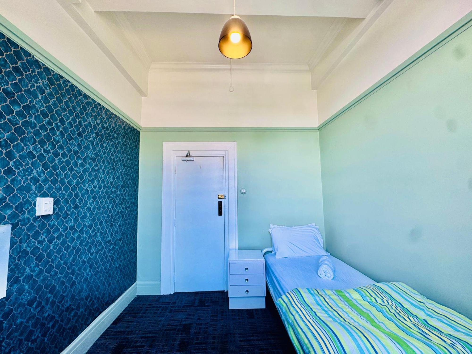 Crashpalace Backpackers เนเปียร์ ภายนอก รูปภาพ