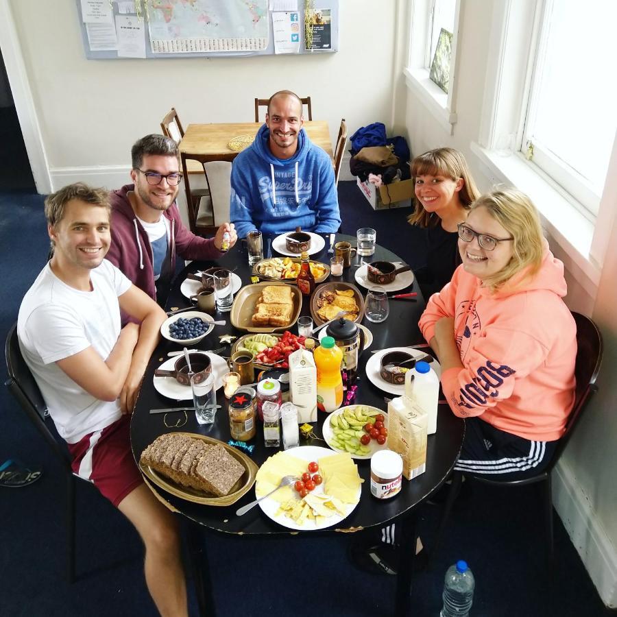 Crashpalace Backpackers เนเปียร์ ภายนอก รูปภาพ