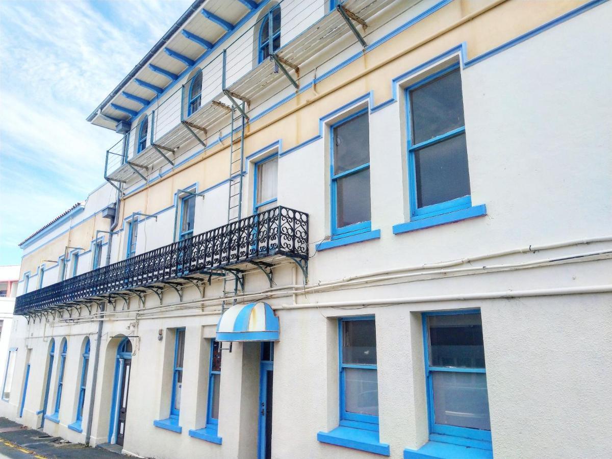 Crashpalace Backpackers เนเปียร์ ภายนอก รูปภาพ