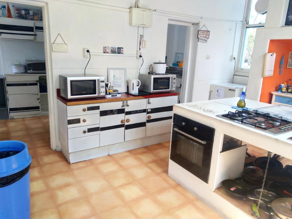 Crashpalace Backpackers เนเปียร์ ภายนอก รูปภาพ